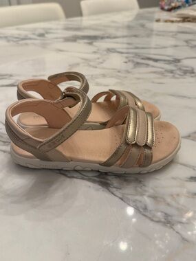Geox Kids Metallic Gold Adjustable Hook-and-Loop Sandals